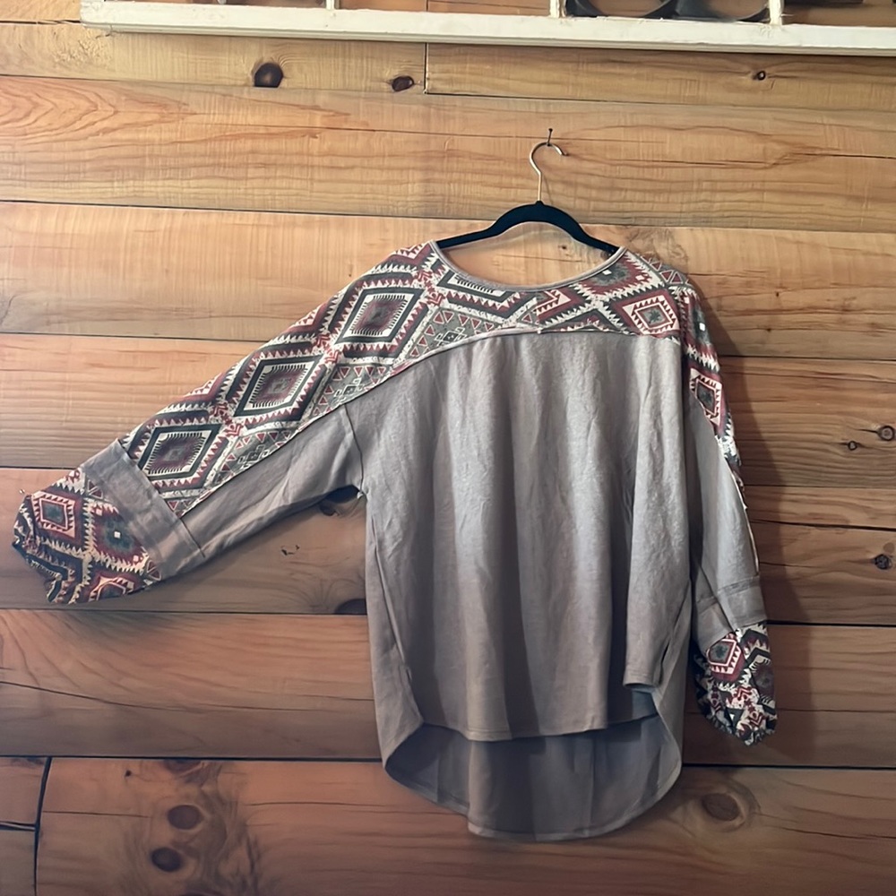 BNWT Easel Aztec top